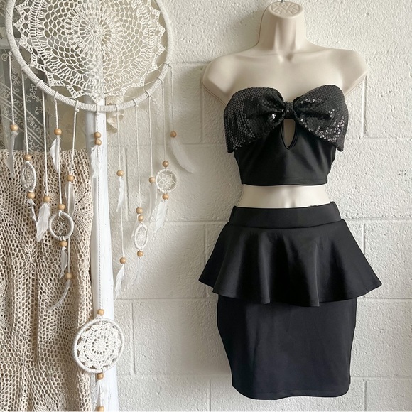 Forever 21 Black Bow Sequin Cropped Top - Picture 2 of 10